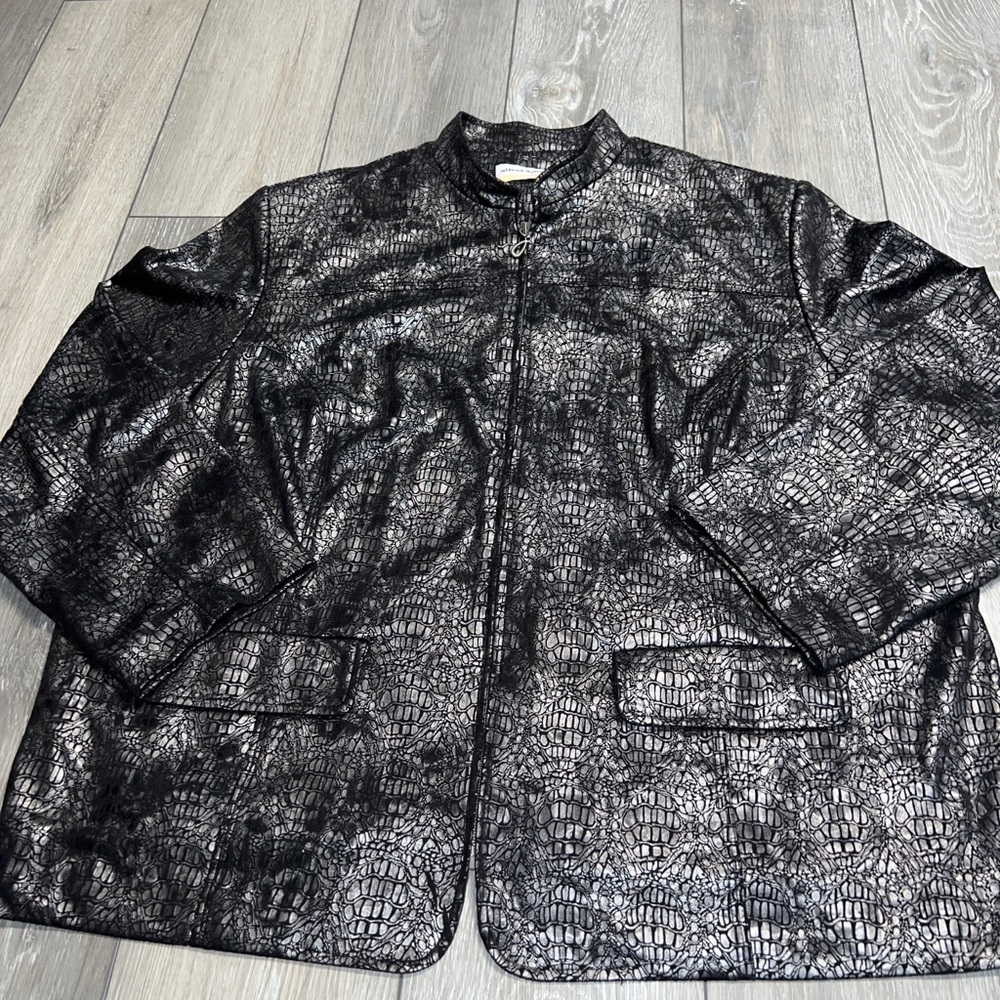 Alfred Dunner  sz 22W jacket in Black/silver metallic finish  Faux Snake Skin